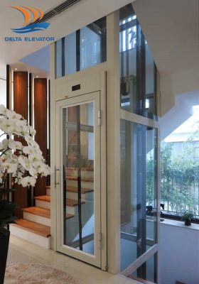 Lắp thang máy giữa lòng cầu thang bộ giúp tối ưu diện tích ngôi nhà