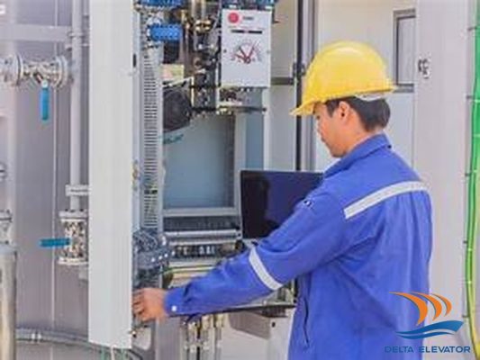 Nếu thang máy xuất hiện những dấu hiệu bất thường cần cho người đến kiểm tra kịp thời