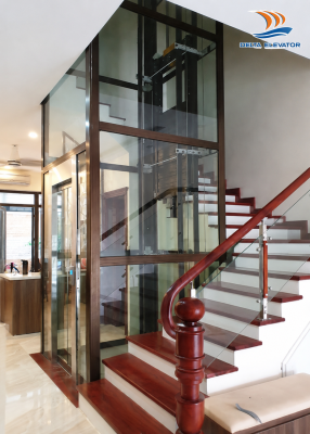 Thang máy giúp người lớn tuổi trong nhà 2 tầng di chuyển thuận tiện và an toàn