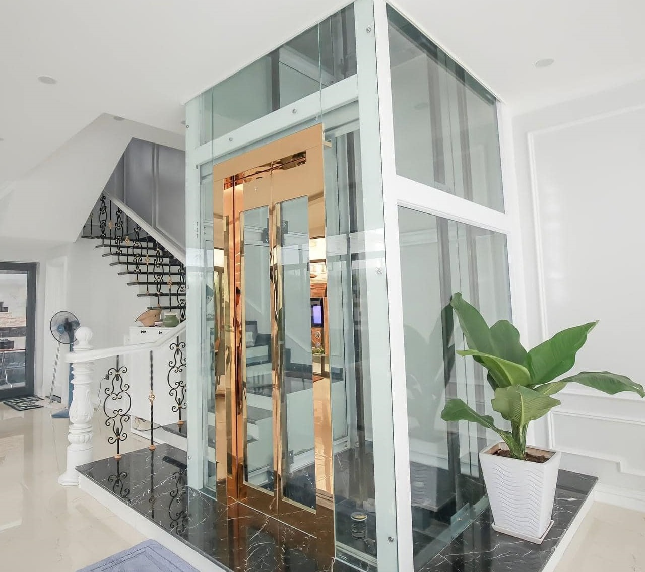 Thang máy mini hay cabin tiêu chuẩn: khi nào nên chọn loại nào? Thang máy mini hay cabin tiêu chuẩn: khi nào nên chọn loại nào?