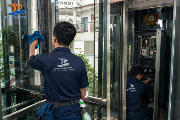 Vệ sinh và bảo trì định kỳ giúp thang máy bền đẹp lâu dài