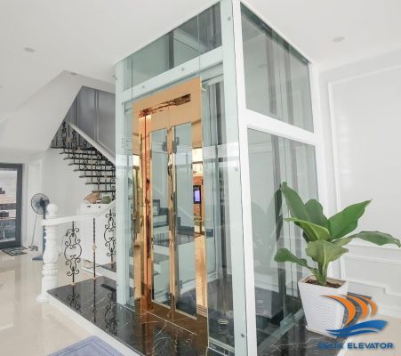 Thang máy mini với kích thước nhỏ gọn phù hợp cho nhà diện tích hạn chế