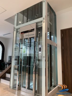 Thang máy kính sử dụng kính cường lực cho một hoặc nhiều mặt cabin