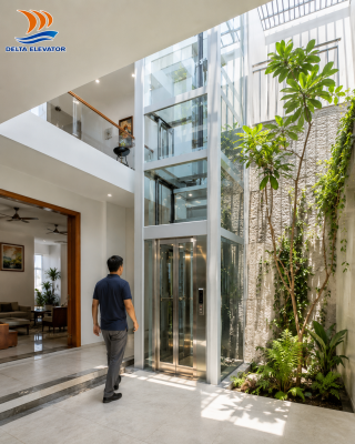 Đặt thang máy sát giếng trời tận dụng không gian thoáng cho nhà nhỏ