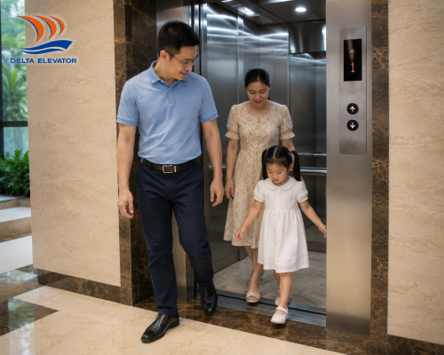 Quan sát kỹ khi ra vào thang máy giúp trẻ tránh va chạm