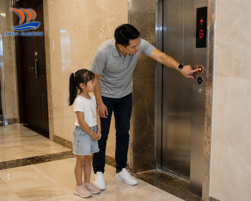 Hướng dẫn trẻ nhỏ sử dụng thang máy đúng cách từ sớm