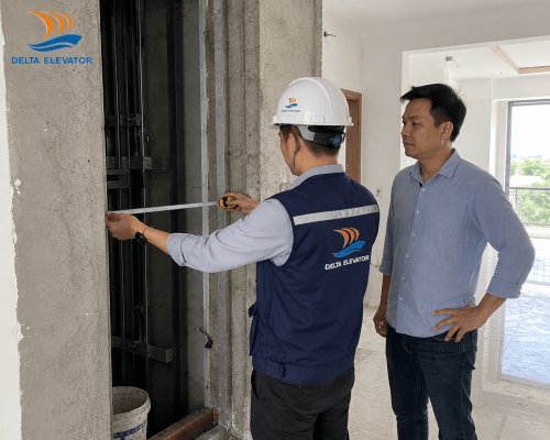 Kỹ thuật viên Delta khảo sát thực tế trước khi thiết kế hố thang máy 500kg